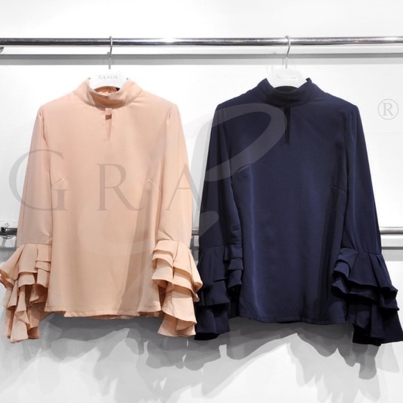 Gracia Key hole high neck neckline cascade cuffs blouse T19678 in beige - Picture 4 of 13